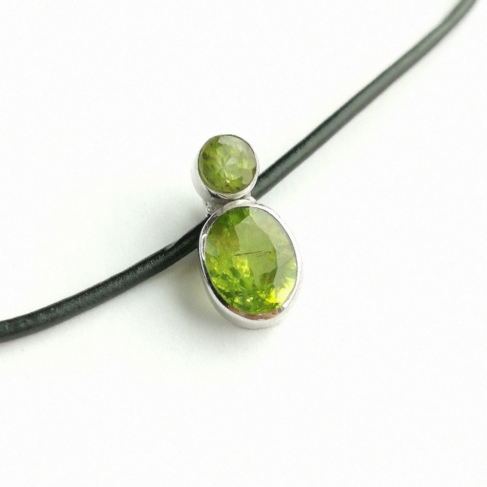 Deep cut two gemstone Oval Peridot sterling silver pendant necklace 🆕
